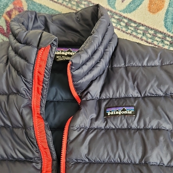 Patagonia Dark Blue Jacket with Red Zippers - Picture 2 of 7